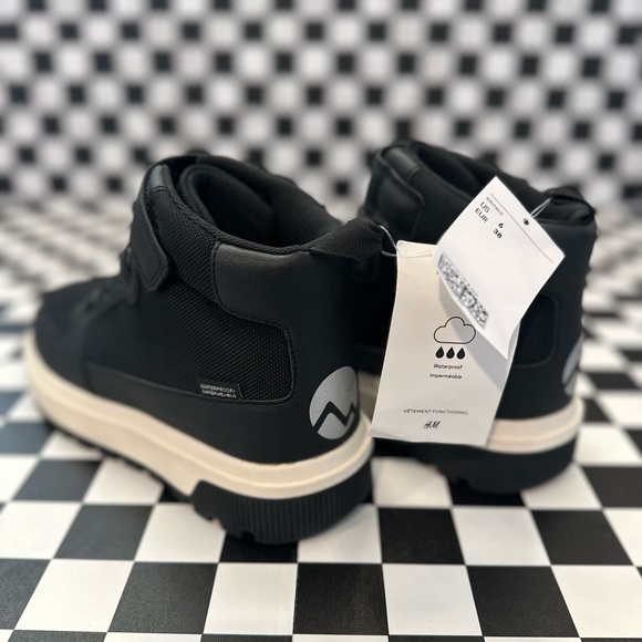 NWT H&M Waterproof High Tops. Youth & Men’s size 6, Women’s size 7.5. UNISEX - Picture 2 of 11